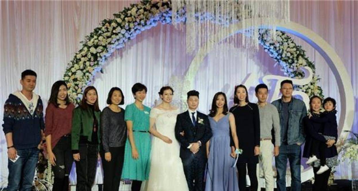 女排名将陈丽怡退役当老师,嫁体操老公非常恩爱幸福如花!