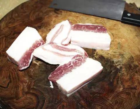 加入适量|做红烧肉时候加上它，色香味俱全，堪比大厨级！