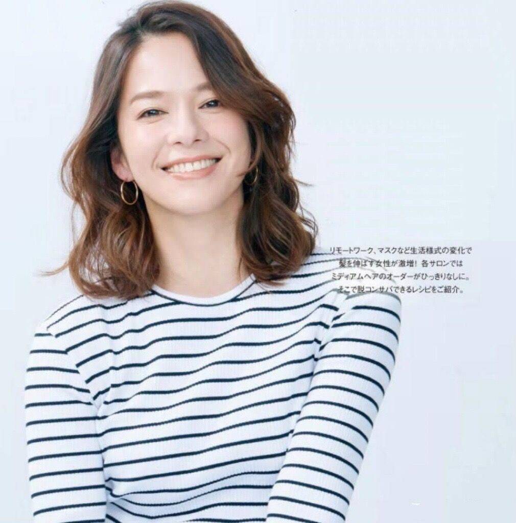 发型女人头发不管怎么烫，最优雅还是这3种，多数40岁女人都喜欢