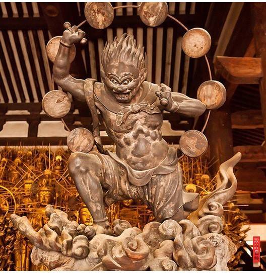 京都三十三间堂中精美的佛教造像艺术,体现了日本佛像雕刻家高超的