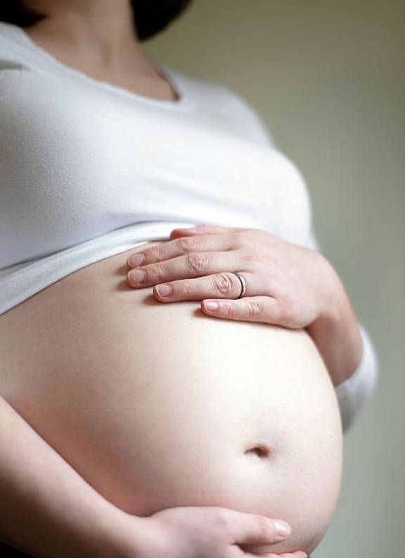 严重|孕期腹痛是怎么回事，应该怎么办？孕妈妈如何区分异常的腹痛？