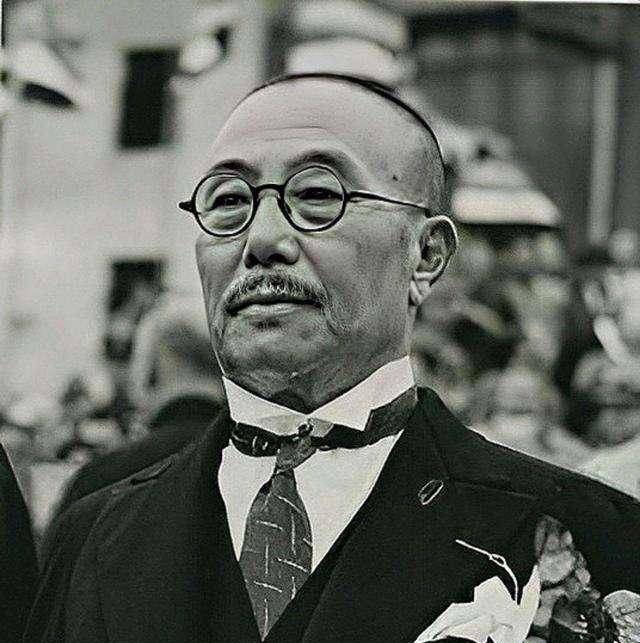 戴笠通过调查,发现傅筱庵的老仆朱升源非常痛恨日本侵略者,多次劝说