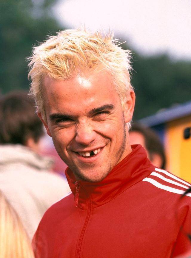 45岁过气歌手自荐真人秀为钱愿意野外吃虫网友不想看这傻子