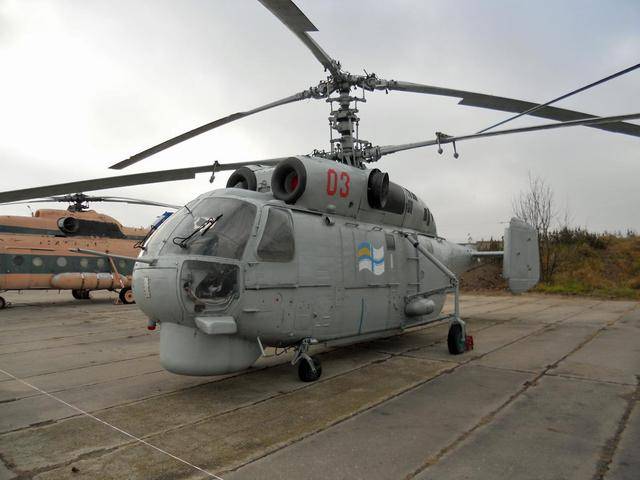 航电系统方面,卡27直升机上装有自动驾驶仪,飞行指示器,多普勒悬停