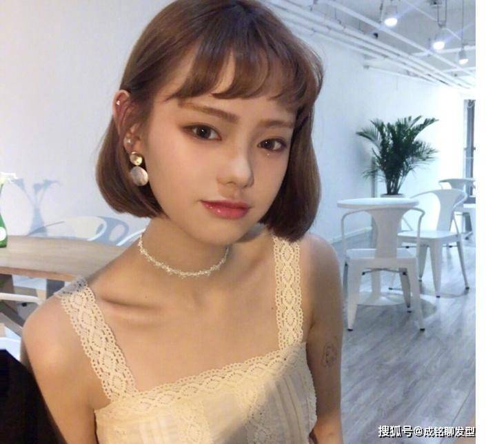 发型烫了内扣发型，可闺蜜剪完就是内扣，烫内扣和剪内扣有什么区别？