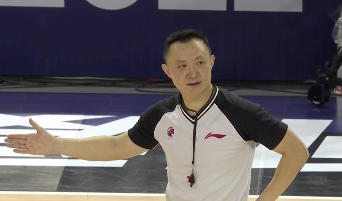 cba赛季第1大冷门鱼腩21记3分击溃北京首钢闫军关键时刻改判