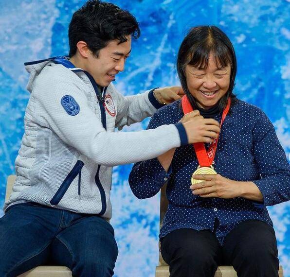 美籍华裔陈巍的母亲是北京人,父亲是广西人,他的父母到了美国生活,而