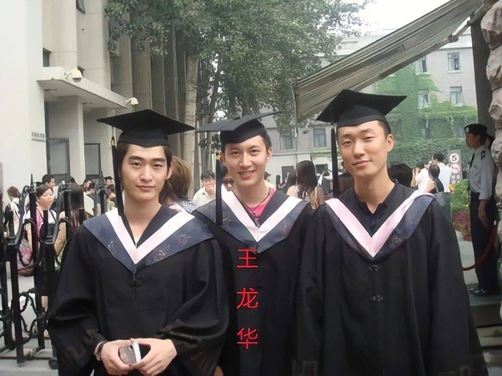 他2003年考入中戏表演系,是张翰和王凯的同班同学