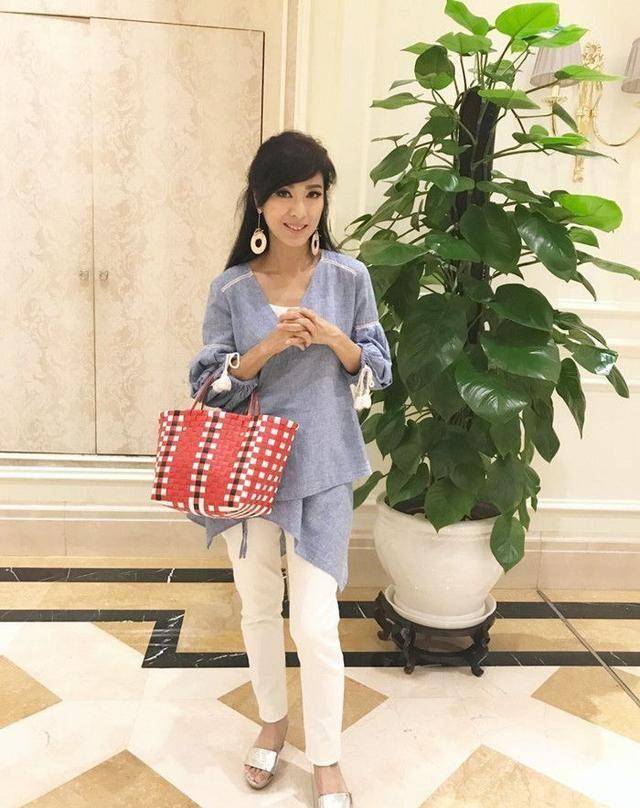 李雪米雪一下子老这么多？打扮再少女，颜值似普通女人！