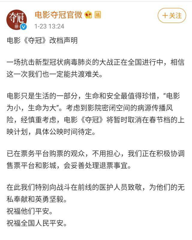 影后 影后巩俐街头购物，多店试衣超尽兴，还愉快向同行异性朋友展示