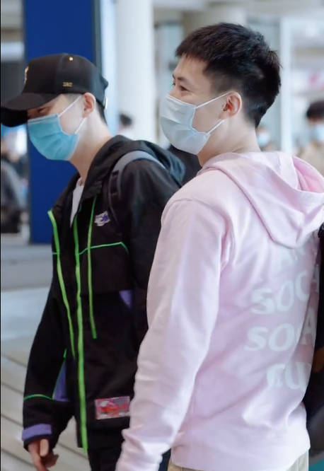 从国乒退役,马龙送上拥抱告别,多位名将退出国家队_方博_周雨_乒超