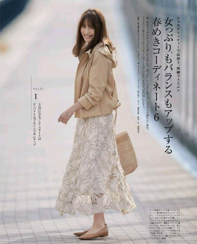 黑色 迷笛裙指的是长度到达膝盖和小腿之间的裙子，也就是俗称的中长款裙子