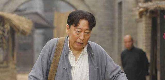 因为|他是戏精担当,号称东北吴彦祖,年轻时毫不起眼,59岁终成名