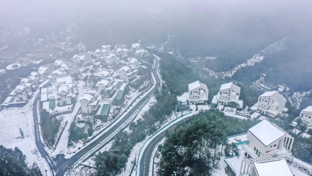 江南雪|邂逅江南雪，我打开了玉岑山居银装素裹的壮美画卷