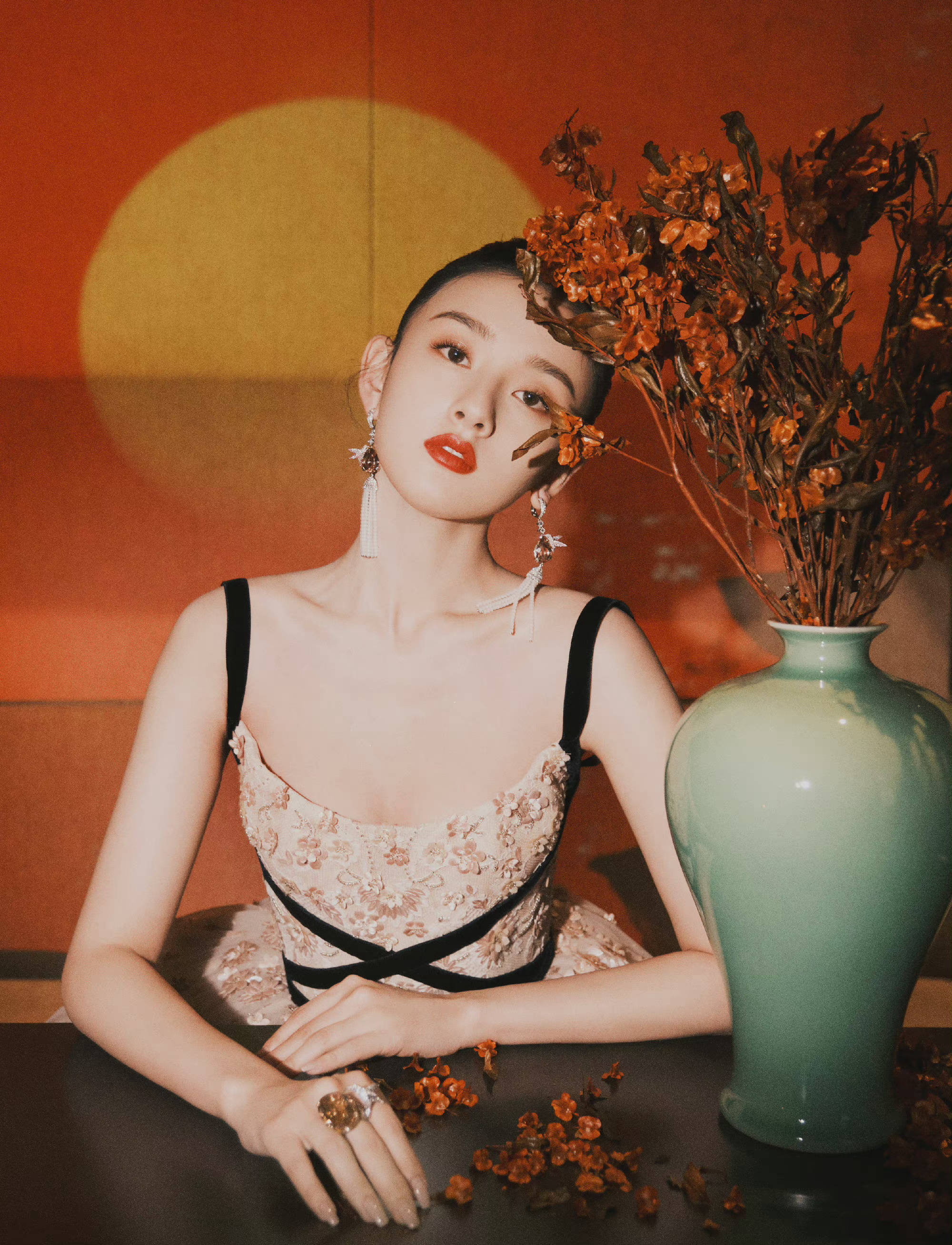 眼睛画不画眼妆，差别真的很大，秀智的樱花妆，宋祖儿的胭脂妆太迷人