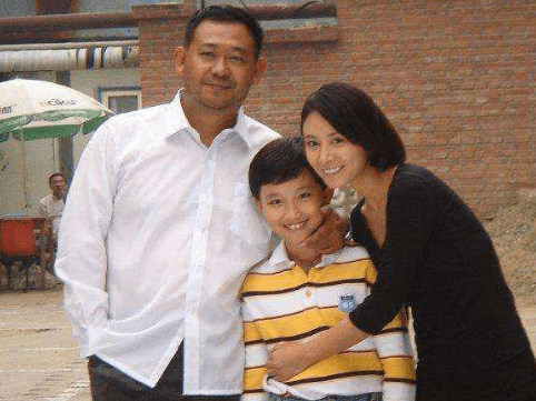 她是国家一级演员,李幼斌的亲姐,出道38年始终拒绝和弟弟合作_李野萍