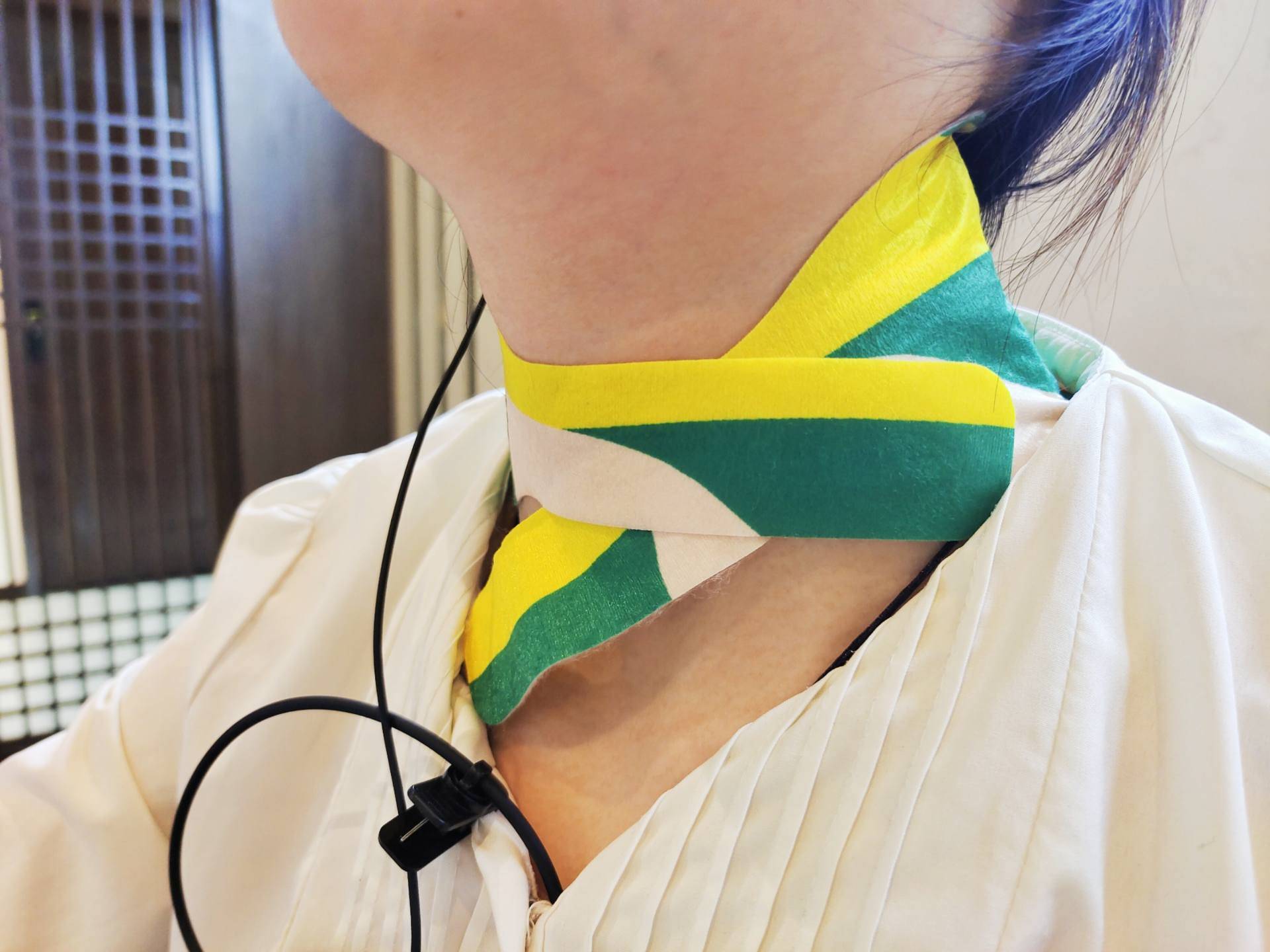 长期伏案脖子真的很受伤，小米有品暖颈贴，暖暖地呵护每块椎体