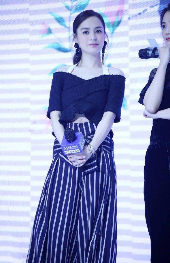 计划 阿娇穿衣总算不翻车，露肩衫配阔腿裤不止“瘦”十斤，美到认不出