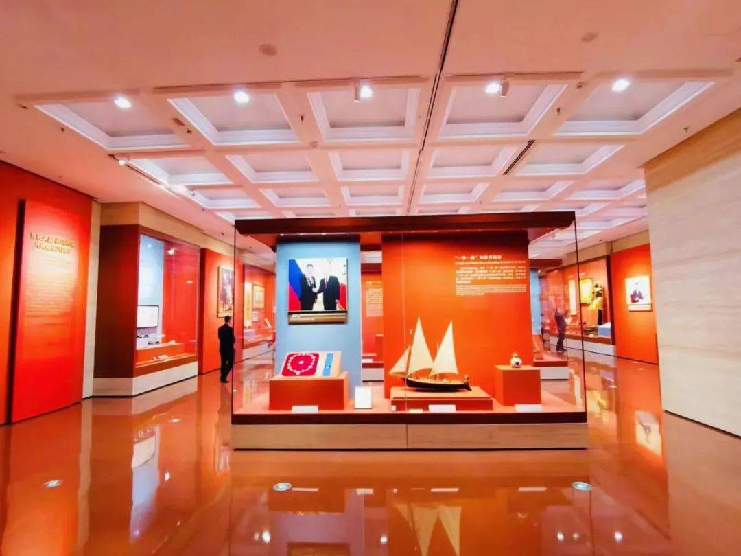 埃克苏带您见证国礼的厚重情谊下篇_专题_项目名称_受赠