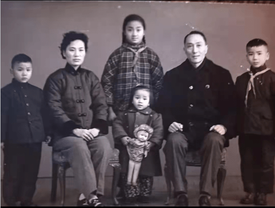 原创上世纪七八十年代家庭合影四世同堂真温馨