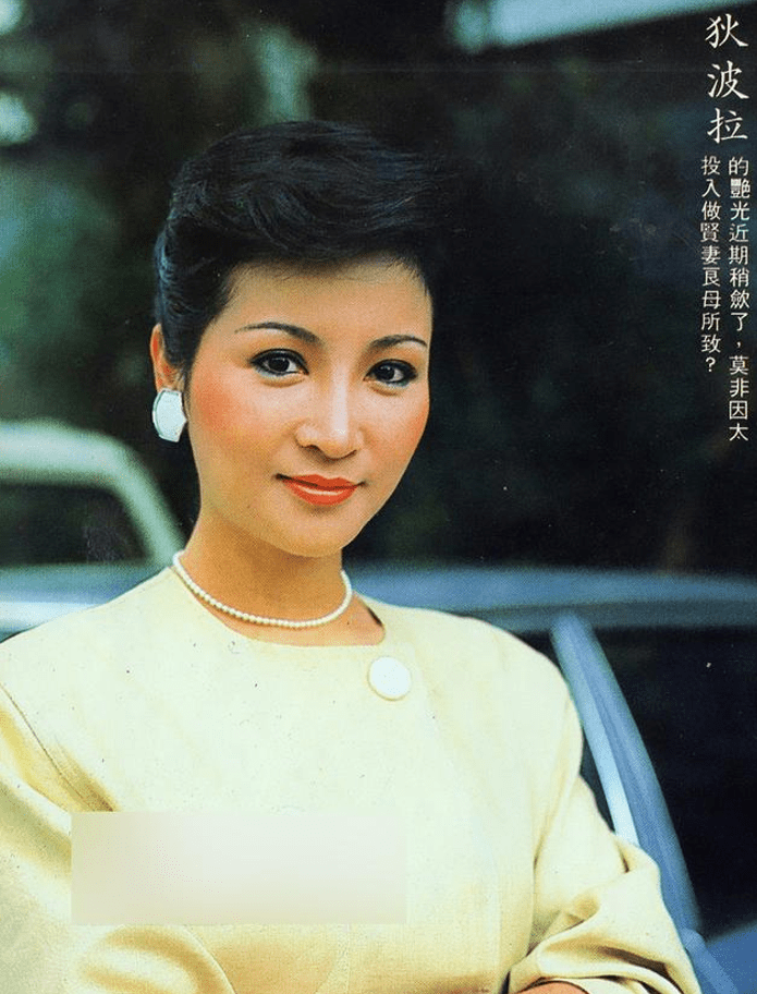 当着狄波拉男友的面把她接回了香港.