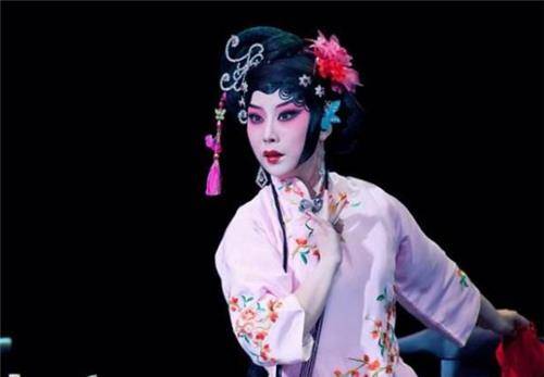 发型古装剧女子发型多样,但没发胶该如何定型?老祖宗的办法至今受用