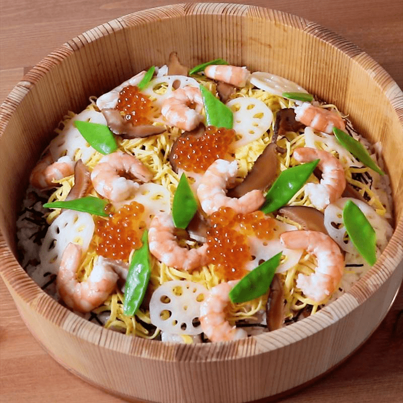 蛤蜊汤(はまぐりのお吸い物)"蛤蜊清汤"也是和散寿司一起经常吃的料理