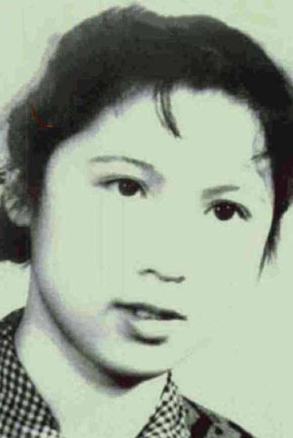 著名演员鲍国安48岁走红和妻子相守至今儿孙满堂成骄傲