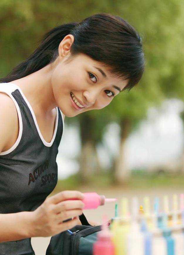 知名演员国丽娜:嫁初恋齐奎,明星夫妻风光背后有艰辛