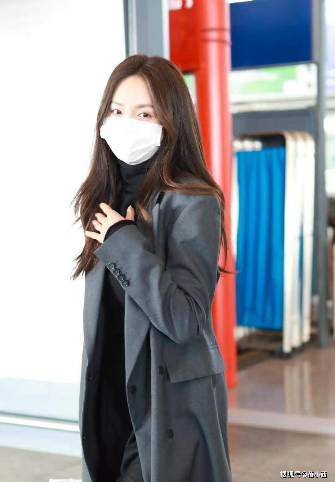 向沈梦 “沈梦辰”结婚后衣品飙升，穿格纹衬衫配高腰裤，简约大方又洋气