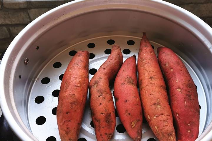 美食|红薯不清蒸不烘烤，这样做香甜软糯特好吃，我家一周做几次