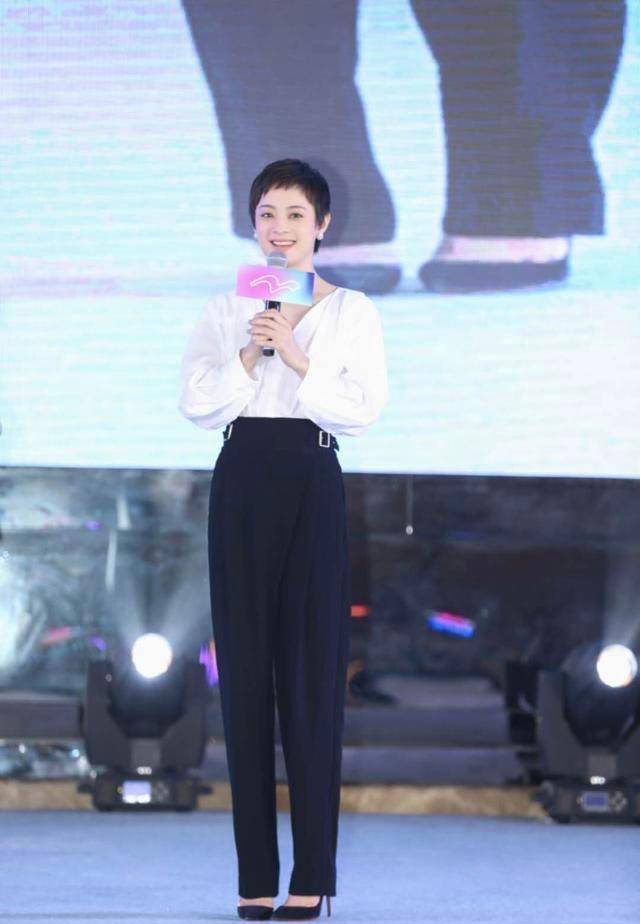 发型孙俪38岁就开始发福?剪短发脸部线条变圆润,气质也变得更柔和