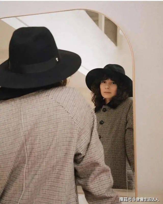 额头 想学三木“戴帽”造势?别忽略这几个重要细节,否则显脸大掉气质