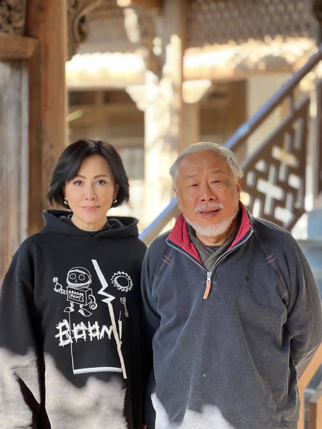 皮肤刘嘉玲真实的素颜，皮肤黑又有皱纹，但气质比很多人都高贵优雅！