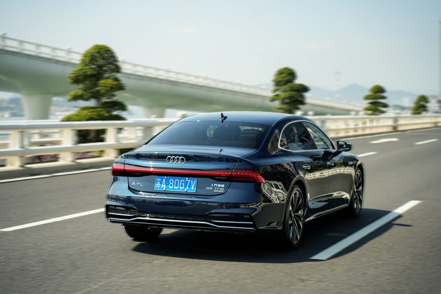 中大型轿车中的多面手试驾上汽奥迪a7l55tfsi