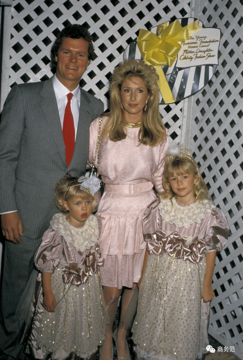 原创帕丽斯希尔顿婚后和老公狂秀恩爱嫁豪门妹妹却素颜带娃姐妹花为啥