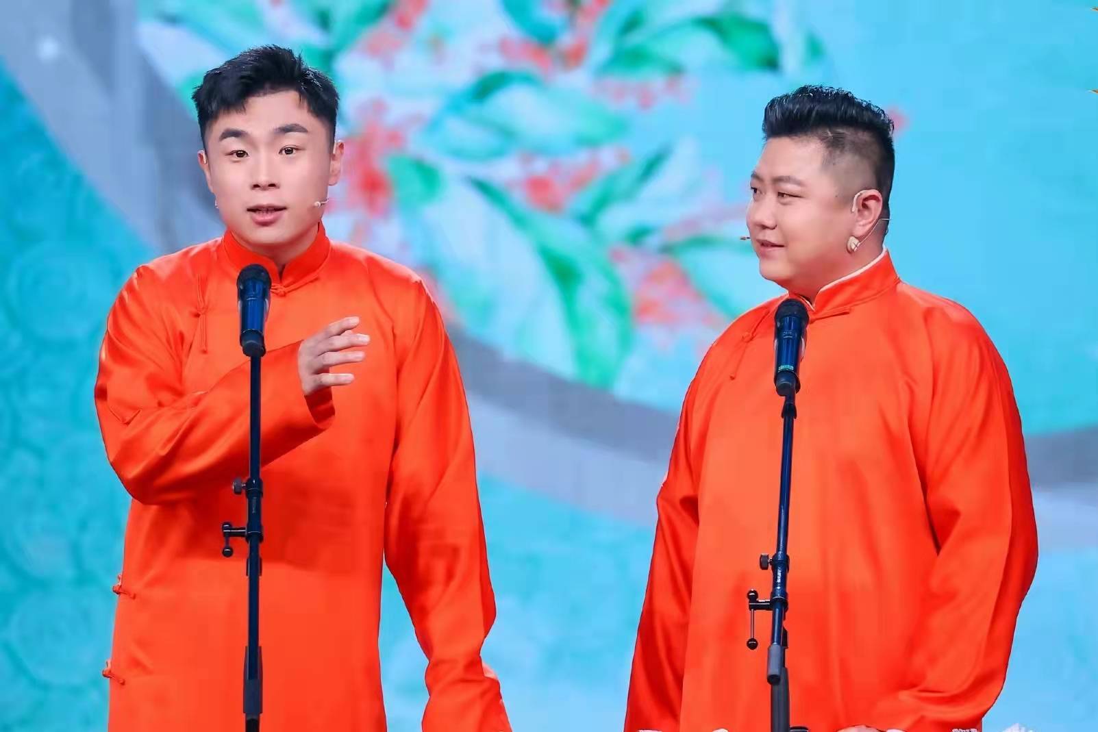 张九南在天津相声春晚的舞台上为大家表演了节目