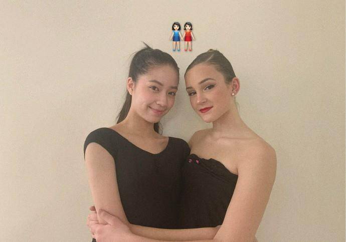 卫衣 欧阳娜娜亲妹晒照，才15岁还不善化妆，但家传一双大长腿穿衣贼美