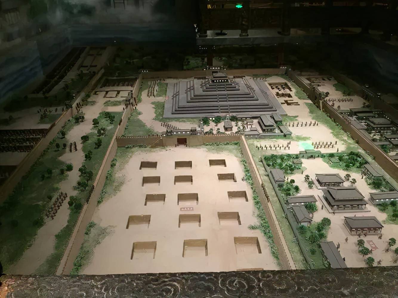 出土珍稀文物秦始皇陵陪葬墓被盗皇陵也有盗洞为何不发掘