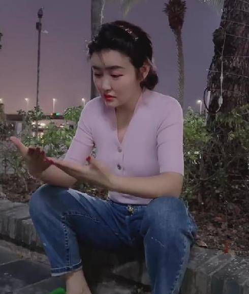 娇娇开新公司,租几百平写字楼,满屋檀木家具_直播_北京_二人转