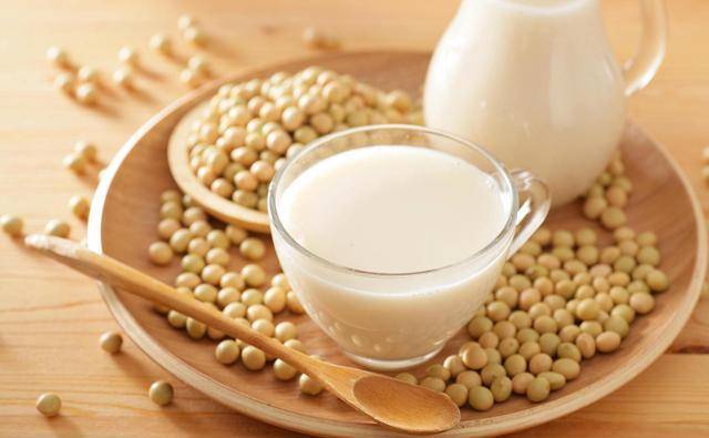 肠胃|早餐不能喝“小米粥”?医生:除了粥,这3种早餐也请列入黑名单