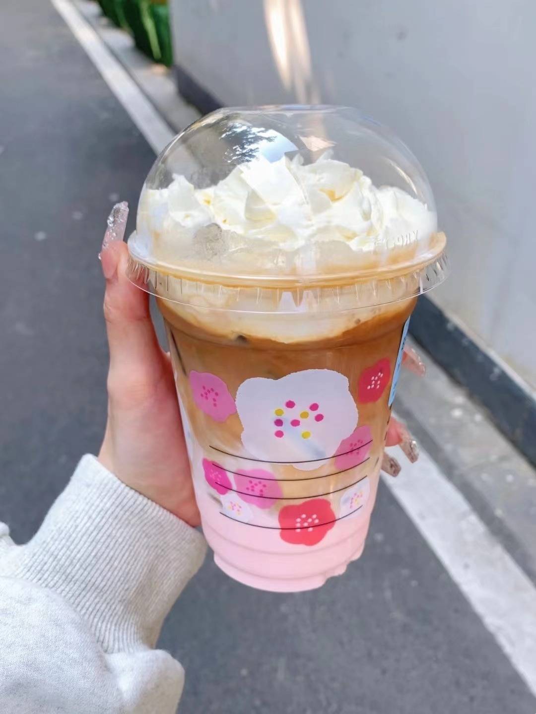 人气爆款回归瑞幸珞珈樱花拿铁升级上市丝滑如饮春风