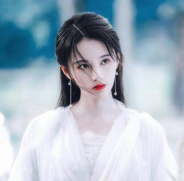 古风求求古装造型师们别再偷懒了，古风真不是披头散发扎个鬏啊
