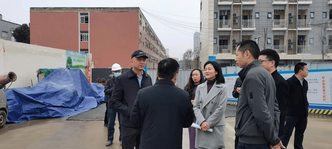 龙泉驿区政府党组成员副区长李阳一行赴汽车职校调研学校基础建设工作