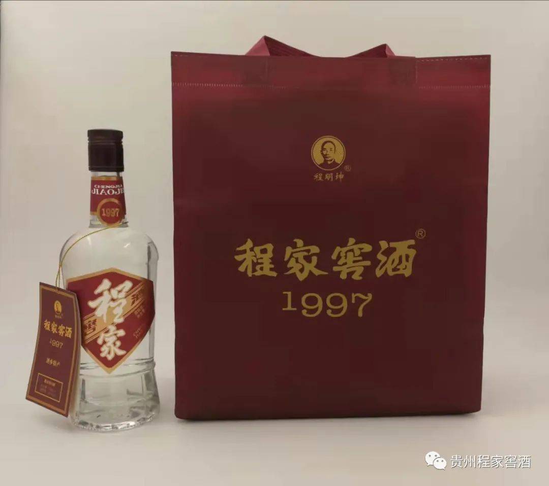 董公寺程家窖酒厂酒库程家老窖1993以上,是程家窖酒厂的主要产品从