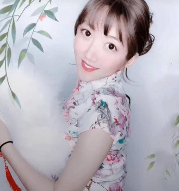 女网 周扬青穿旗袍，韩安冉穿旗袍，冯提莫穿旗袍，看到艾比：心动