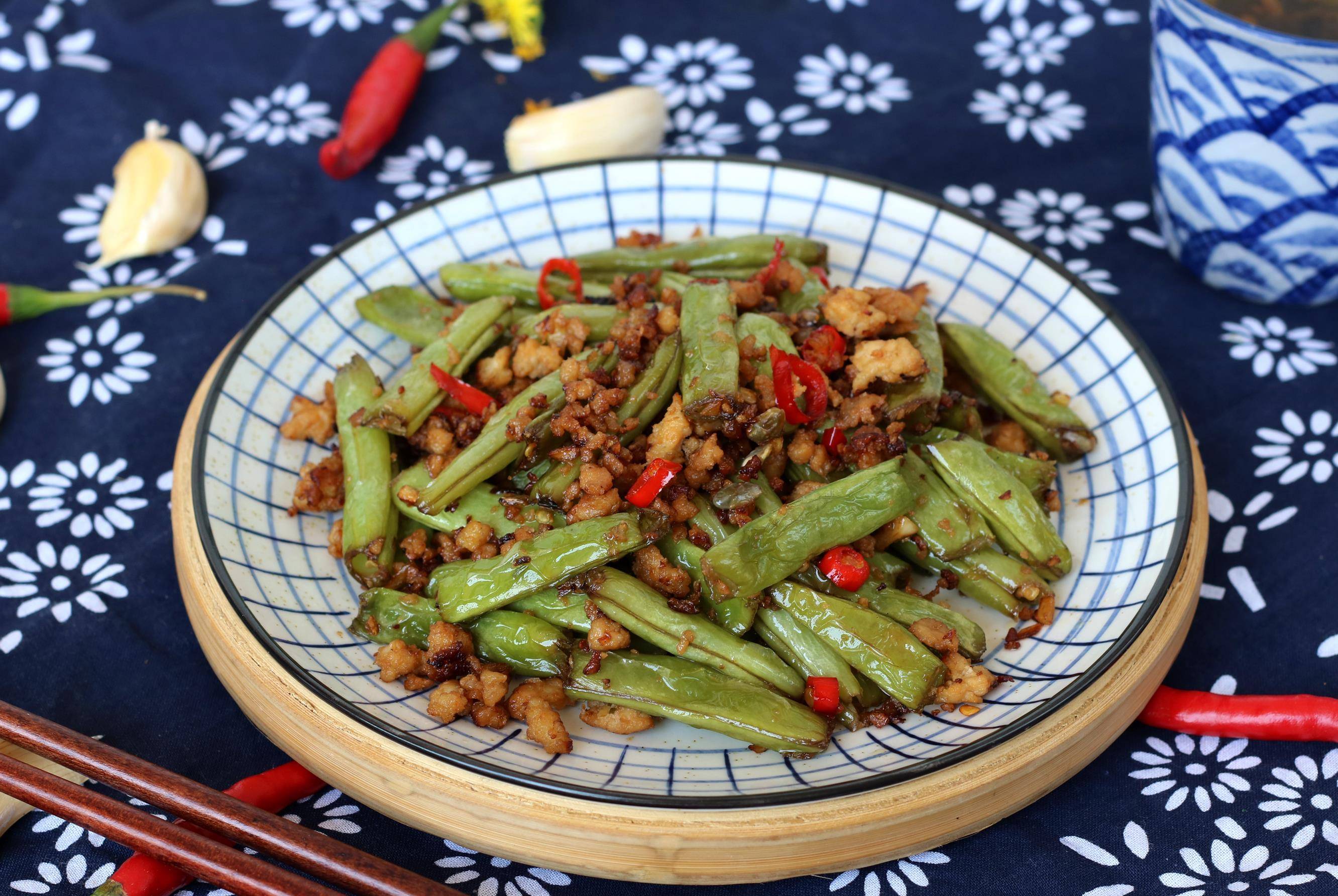 教你正宗的干煸四季豆,简单易做,香辣下饭,学会不用下馆子_辣椒_朋友