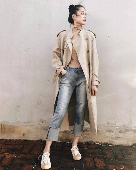 帆布鞋 女人穿风衣尽量不要配长靴！学习这样搭配，时髦还减龄