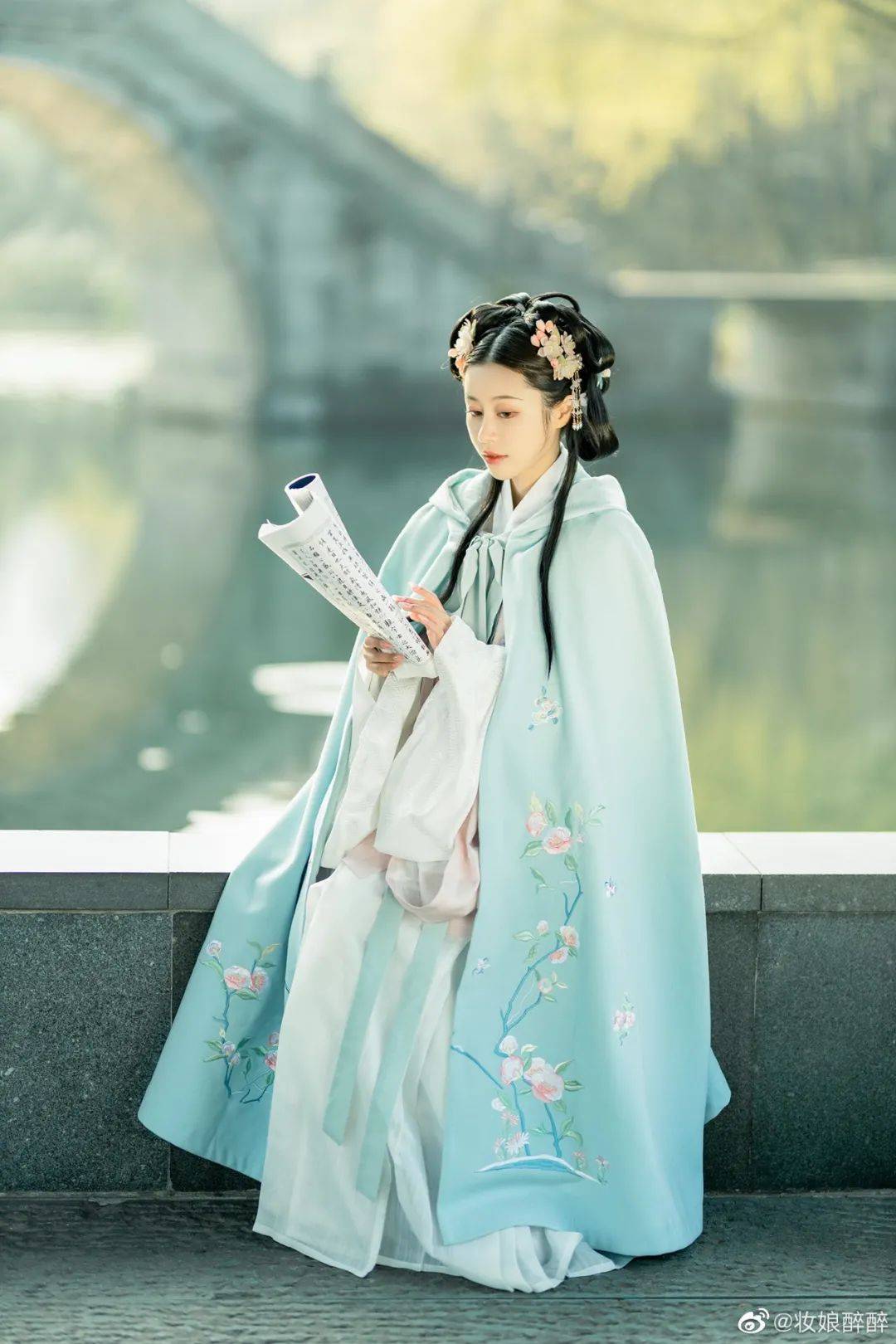 发型汉服小仙女：?想借一缕春风，追赶你和心动
