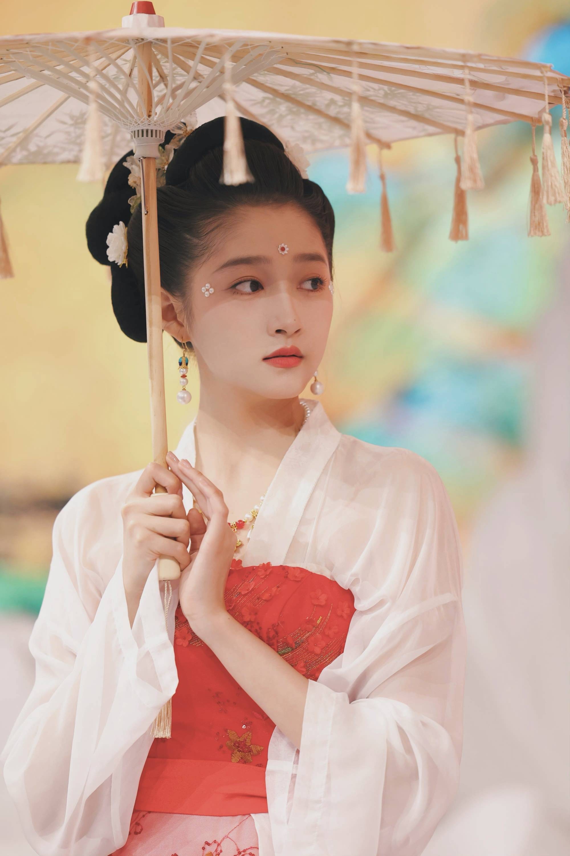 原创关晓彤把王牌对王牌的造型挖走吧这可比她的红毯出彩多了